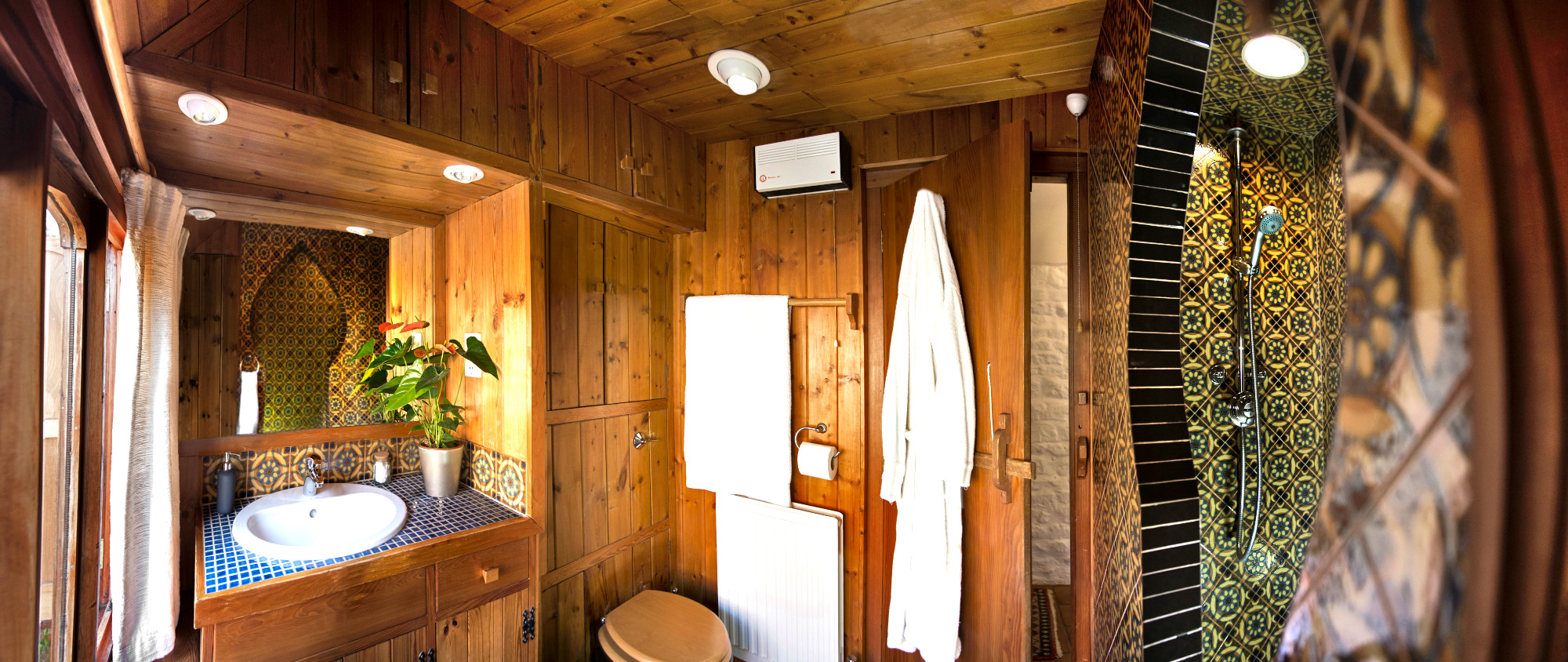 Beechnut Bathroom Panorama